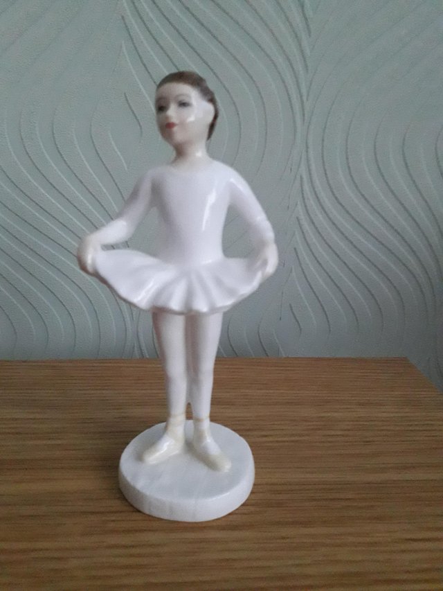 Preview of the first image of Royal Doulton HN3731 Ballet Class Figurine.