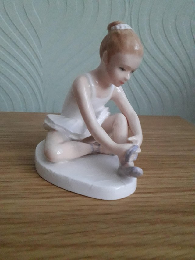 Preview of the first image of Royal Doulton HN3434 Ballet Shoes figurine.