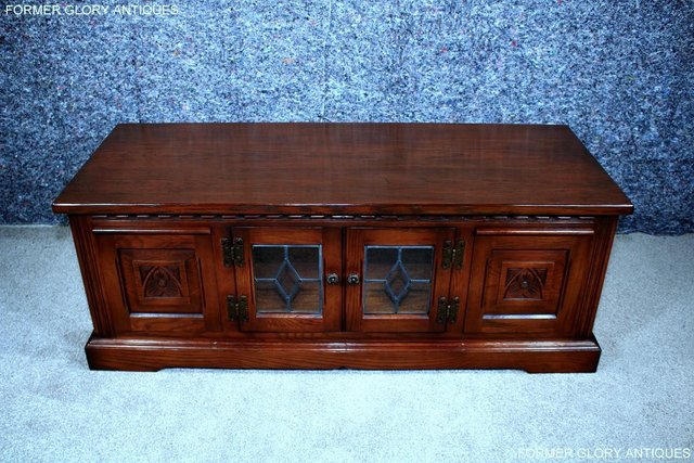 Preview of the first image of OLD CHARM TUDOR BROWN OAK TV STAND BASE TABLE MEDIA CABINET.