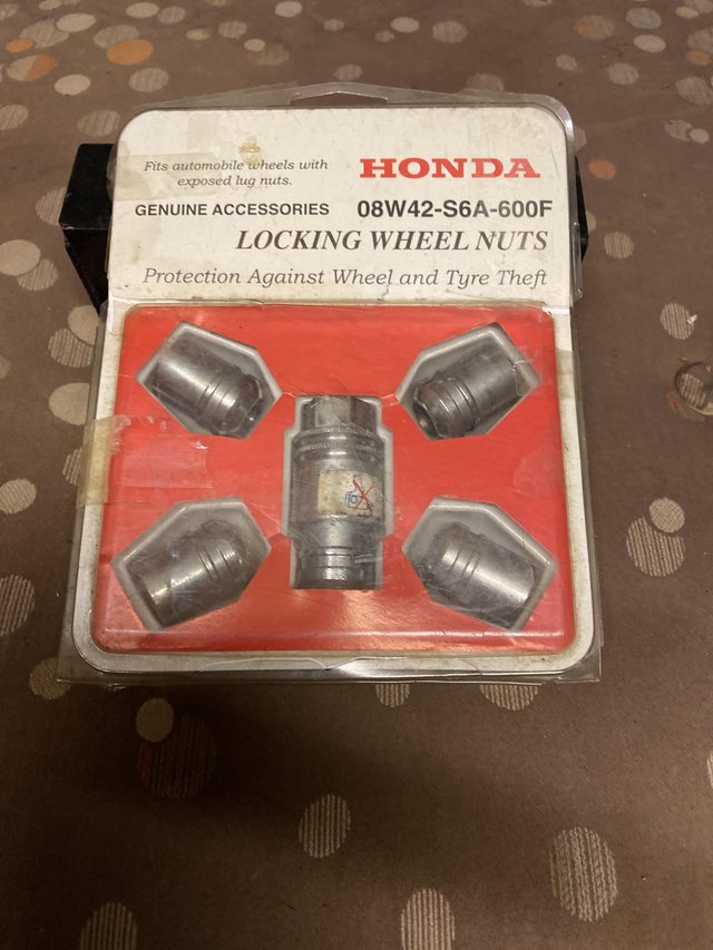 Image 2 of Honda set of locking wheel nuts