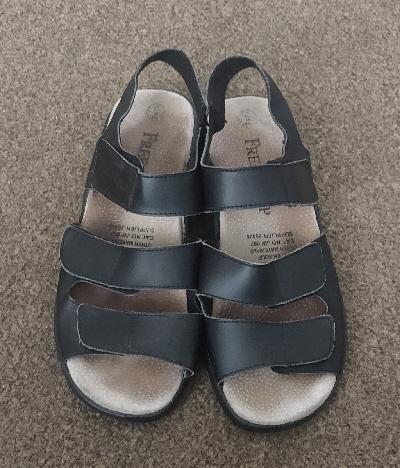 Image 3 of Lovely Ladies Leather Free step Sandals - Size 6   BX35