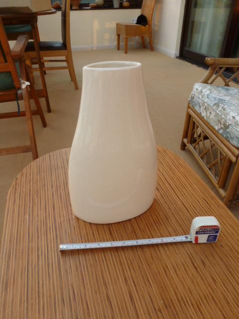 Image 2 of Flower vase glazed and offwhite/cream colour