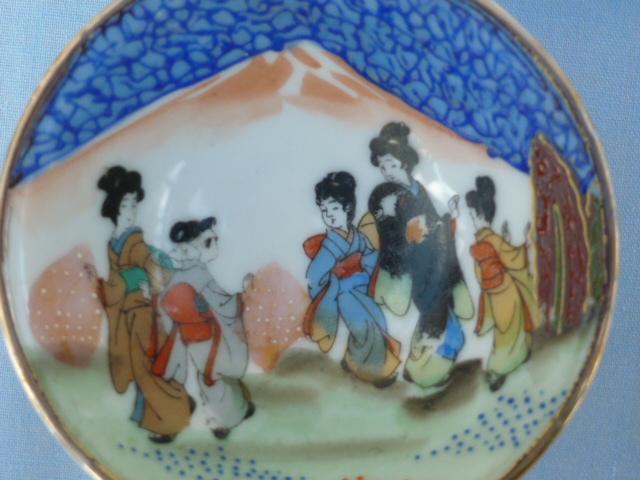 Preview of the first image of Miniature dishes with attractive design on each.
