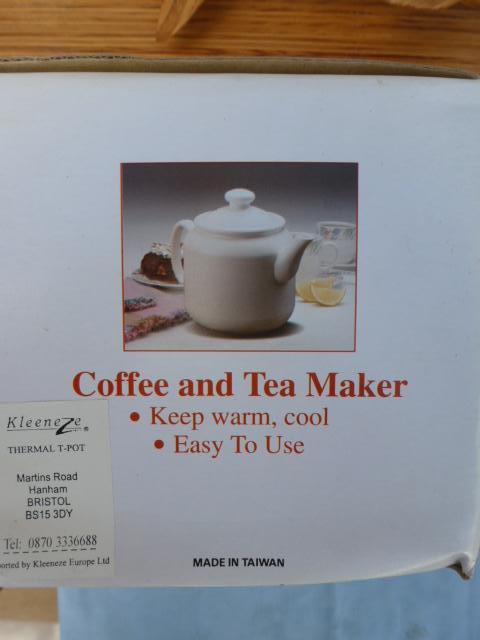 Image 2 of Insulated tea or coffee maker / pot