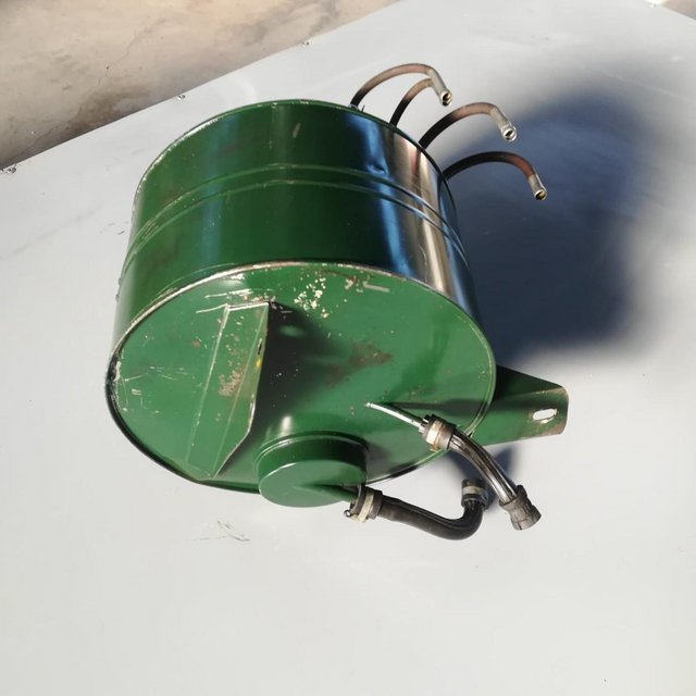 Image 3 of Oil tank with pipes for Citroen SM